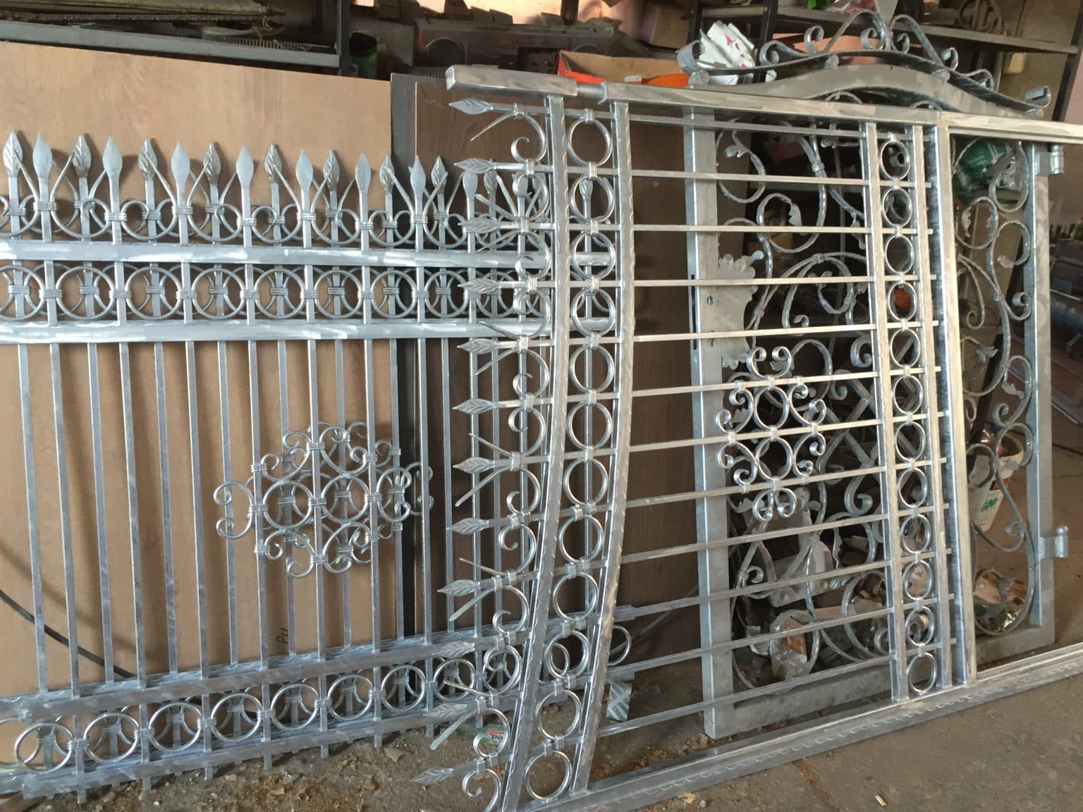 Portail en acier galvanisé fabriqué sur mesure par A.B.E.L