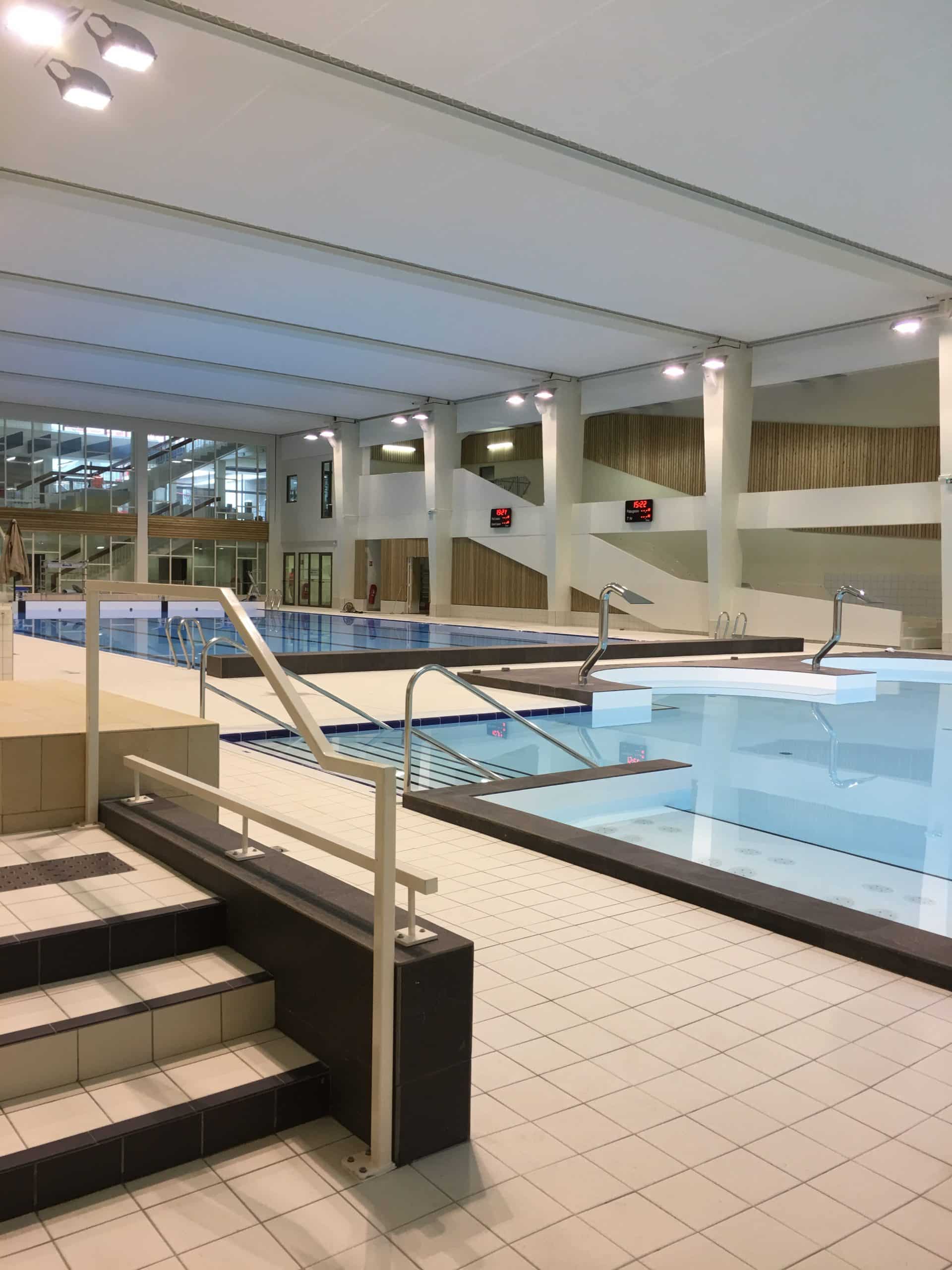 Structure métallique et menuiserie installées par A.B.E.L pour la piscine de Rosny.