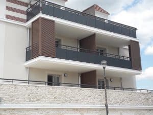 Garde-corps métalliques installés par ABEL sur une résidence à Pringy