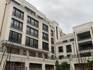 Ensemble résidentiel équipé de garde-corps métalliques posés par ABEL à Chessy