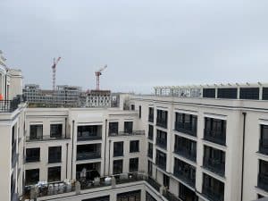 Garde-corps de toiture installés par ABEL pour sécuriser un bâtiment à Chessy