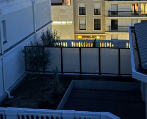 Garde-corps métalliques noirs installés par ABEL sur le projet Puteaux Ampère